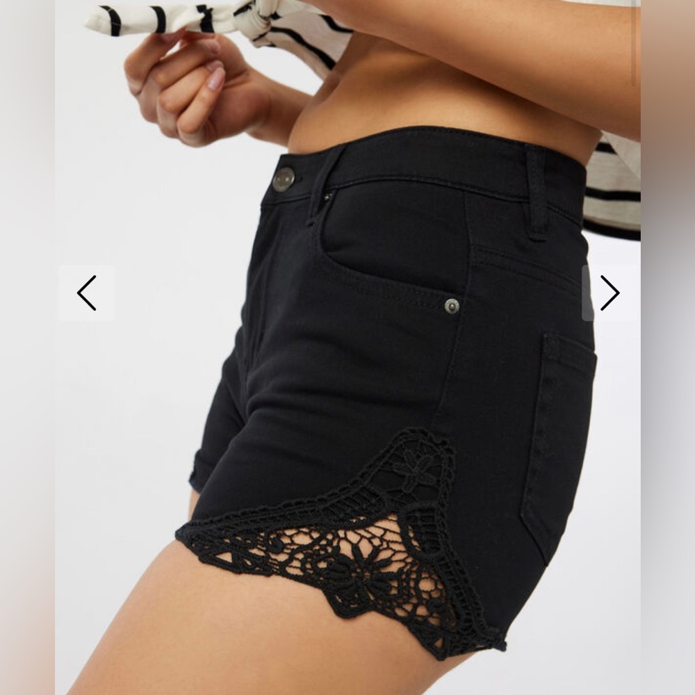 ARDENE Burgundy Crochet Side Shorts - SizeL